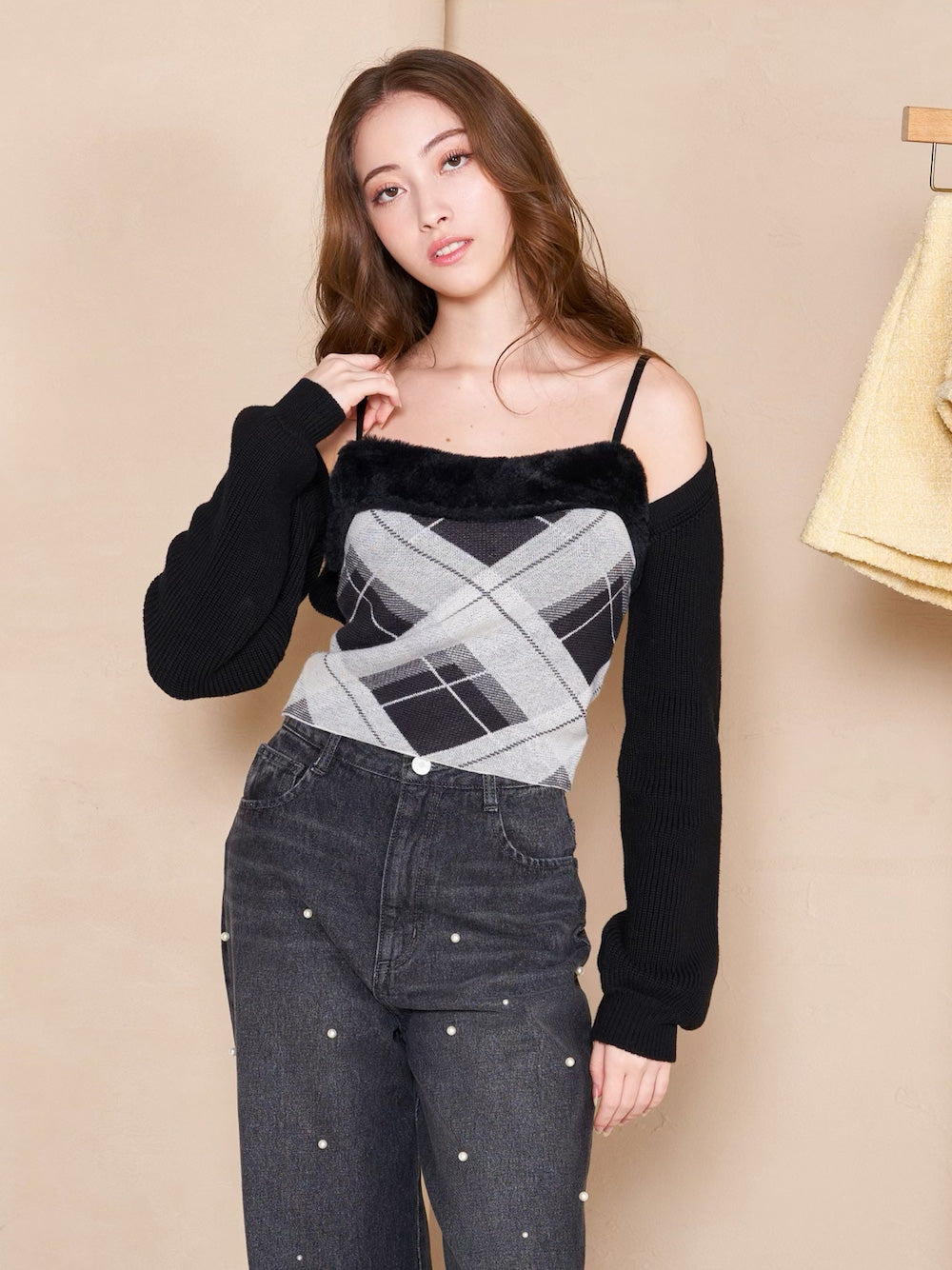 モデル：165cm（着用サイズ：FREE　着用カラー：BLK）
