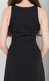 モデル：165cm（着用サイズ：FREE　着用カラー：BLK）