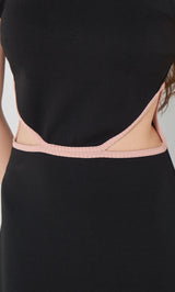 モデル：165cm（着用サイズ：FREE　着用カラー：BLK）