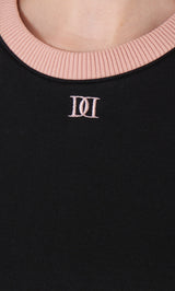 モデル：165cm（着用サイズ：FREE　着用カラー：BLK）