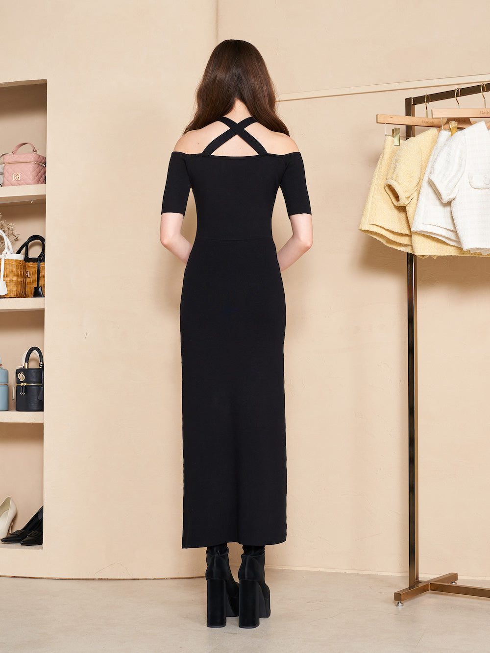 モデル：165cm（着用サイズ：FREE　着用カラー：BLK）