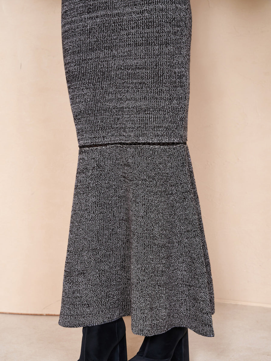 モデル：165cm（着用サイズ：FREE　着用カラー：BLK）