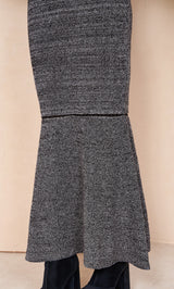 モデル：165cm（着用サイズ：FREE　着用カラー：BLK）