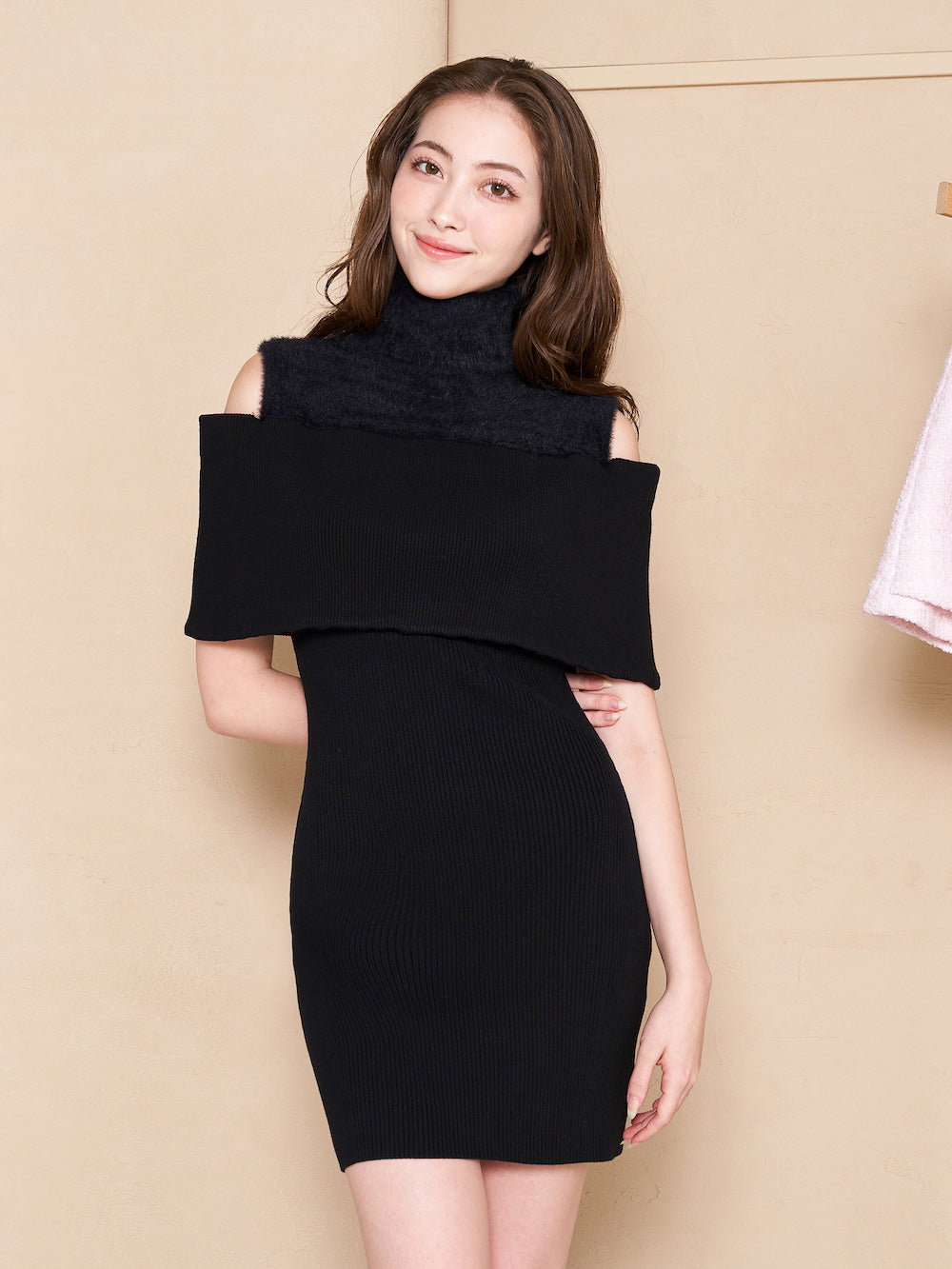 モデル：165cm（着用サイズ：FREE　着用カラー：BLK）