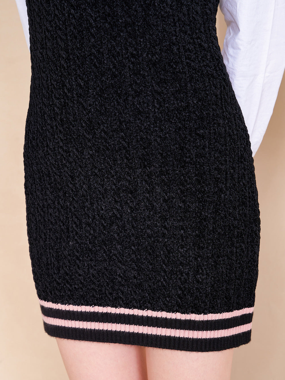 モデル：165cm（着用サイズ：FREE　着用カラー：BLK）