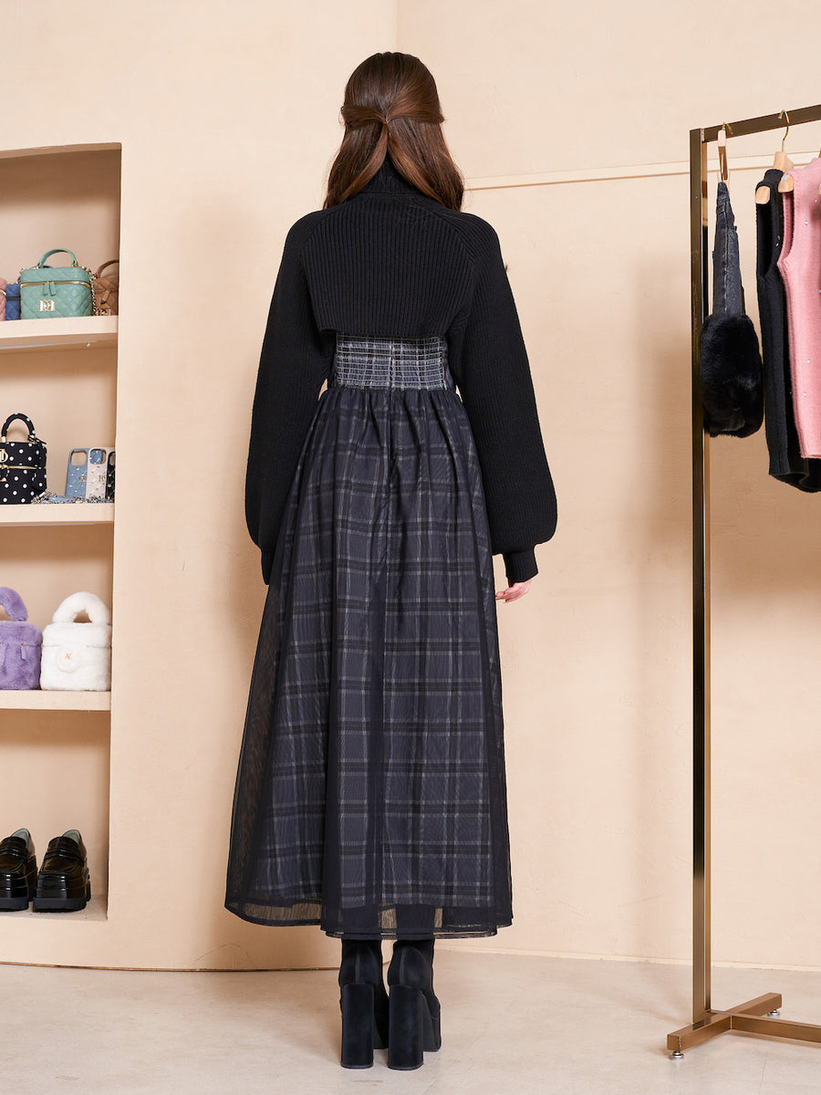 モデル：165cm（着用サイズ：FREE　着用カラー：BLK）