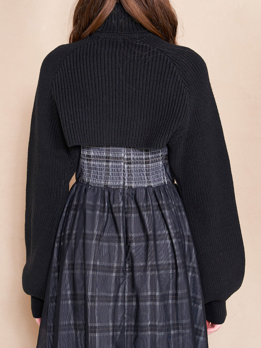 モデル：165cm（着用サイズ：FREE　着用カラー：BLK）