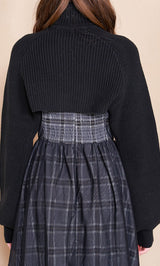 モデル：165cm（着用サイズ：FREE　着用カラー：BLK）