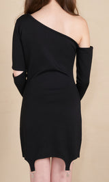 モデル：165cm（着用サイズ：FREE　着用カラー：BLK）