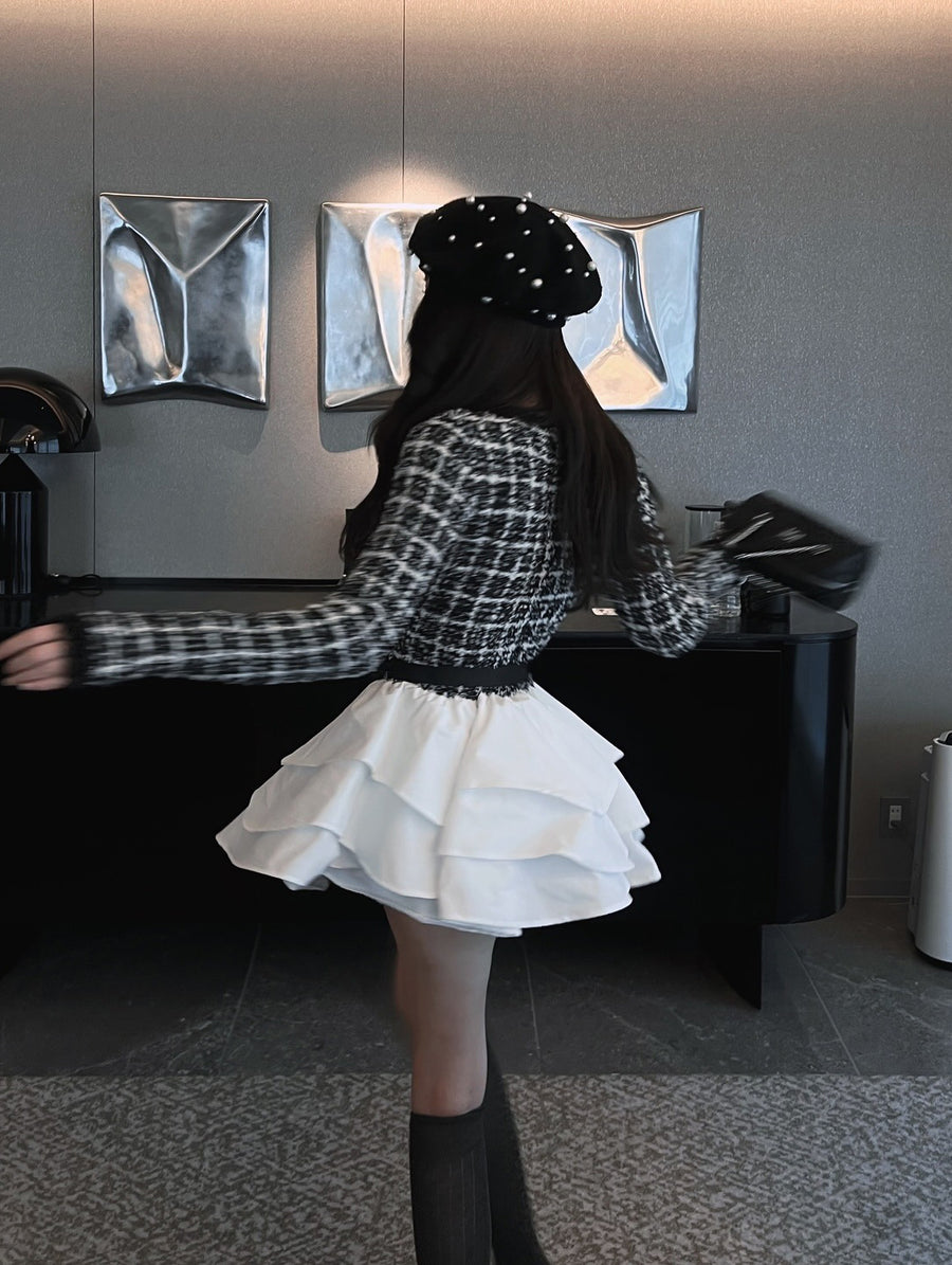 モデル：160cm（着用サイズ：FREE　着用カラー：BLK）