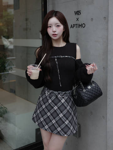 モデル：158cm（着用サイズ：FREE　着用カラー：BLK）
