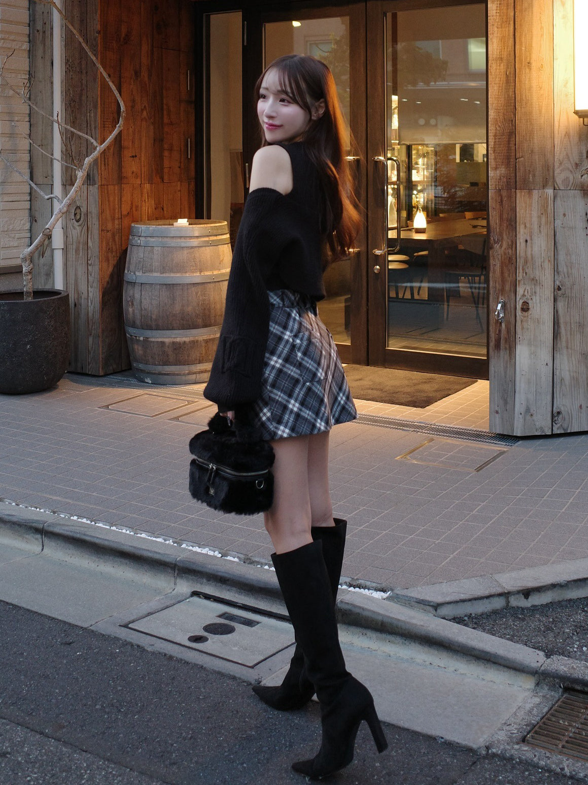 モデル：156cm（着用サイズ：FREE　着用カラー：BLK）