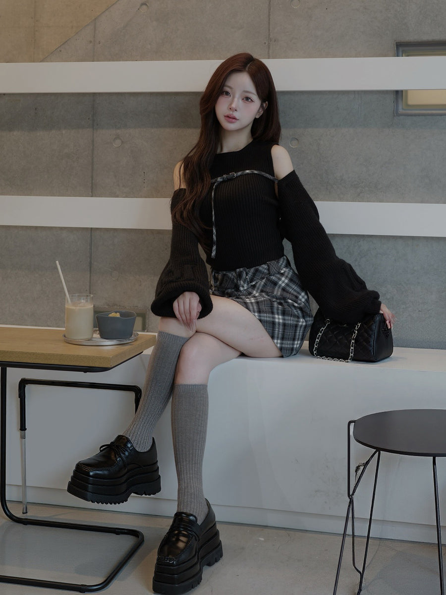 モデル：158cm（着用サイズ：FREE　着用カラー：BLK）