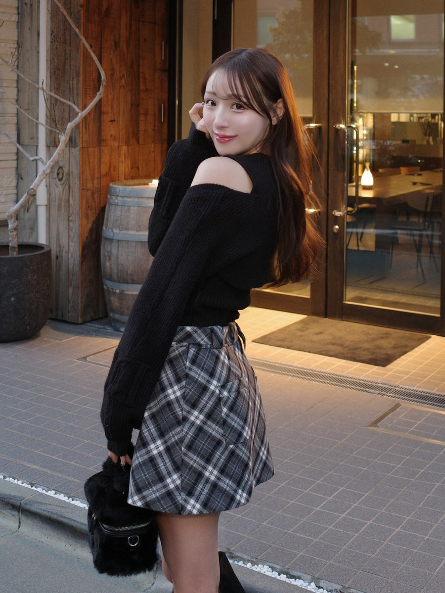 モデル：156cm（着用サイズ：FREE　着用カラー：BLK）