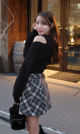 モデル：156cm（着用サイズ：FREE　着用カラー：BLK）