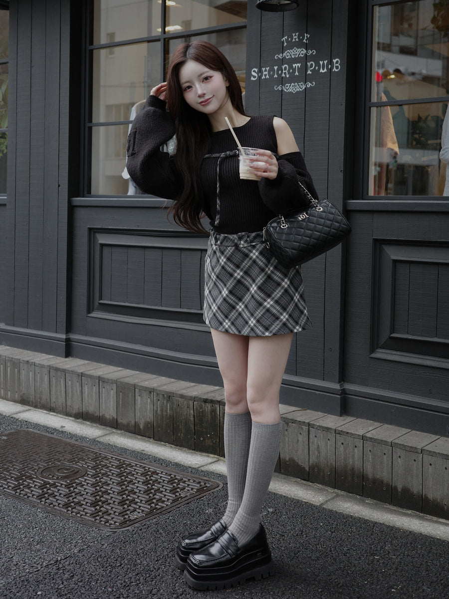 モデル：158cm（着用サイズ：FREE　着用カラー：BLK）