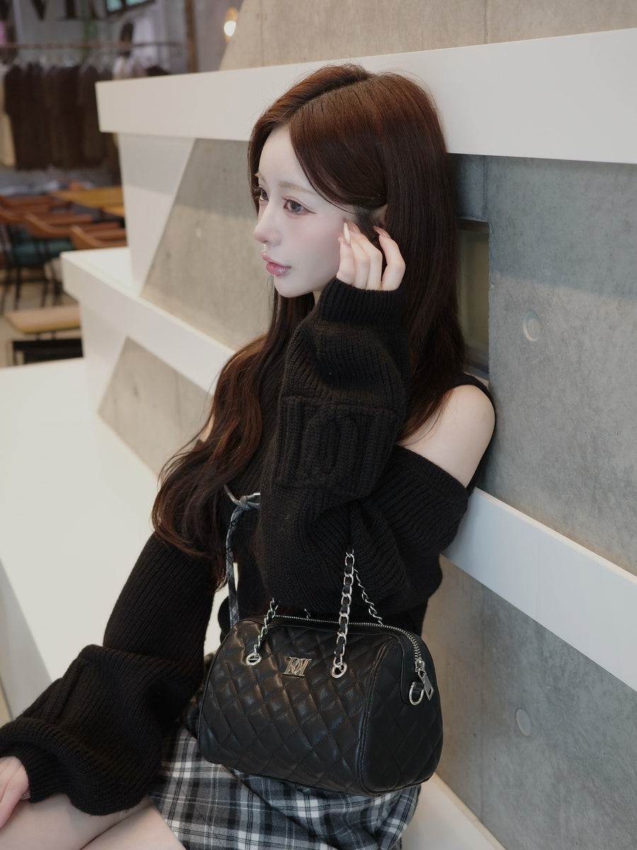 モデル：158cm（着用サイズ：FREE　着用カラー：BLK）