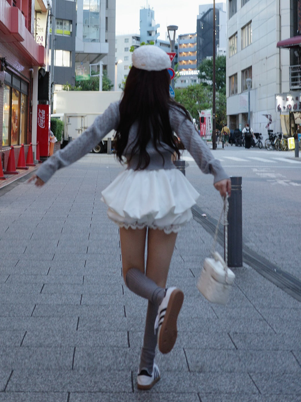 モデル：158cm（着用サイズ：FREE　着用カラー：WHT）