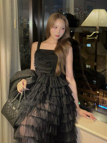 モデル：163cm（着用サイズ：FREE　着用カラー：BLK）
