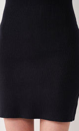 モデル：155cm（着用サイズ：FREE　着用カラー：BLK）