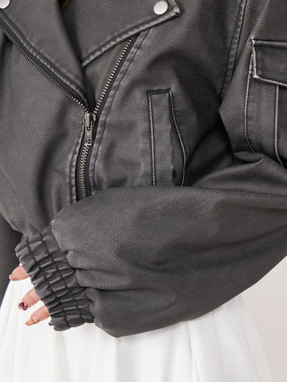 モデル：155cm（着用サイズ：FREE　着用カラー：BLK）