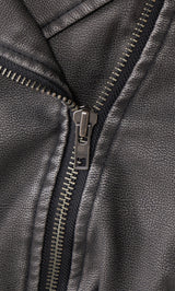 モデル：155cm（着用サイズ：FREE　着用カラー：BLK）
