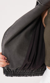 モデル：155cm（着用サイズ：FREE　着用カラー：BLK）