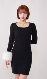 モデル：155cm（着用サイズ：FREE　着用カラー：BLK）