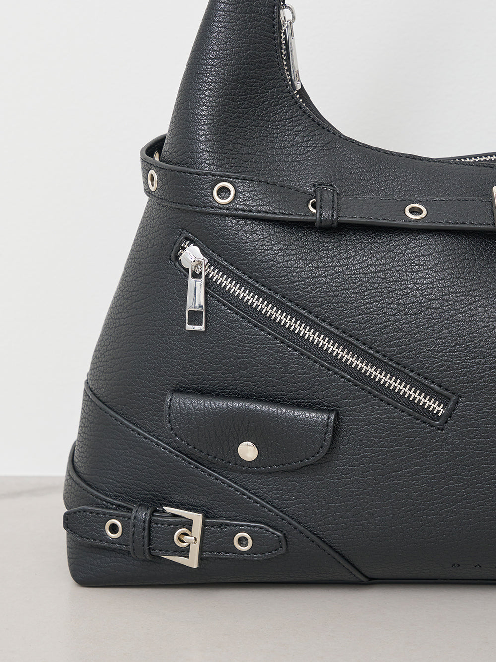 サイズ：FREE　カラー：BLK