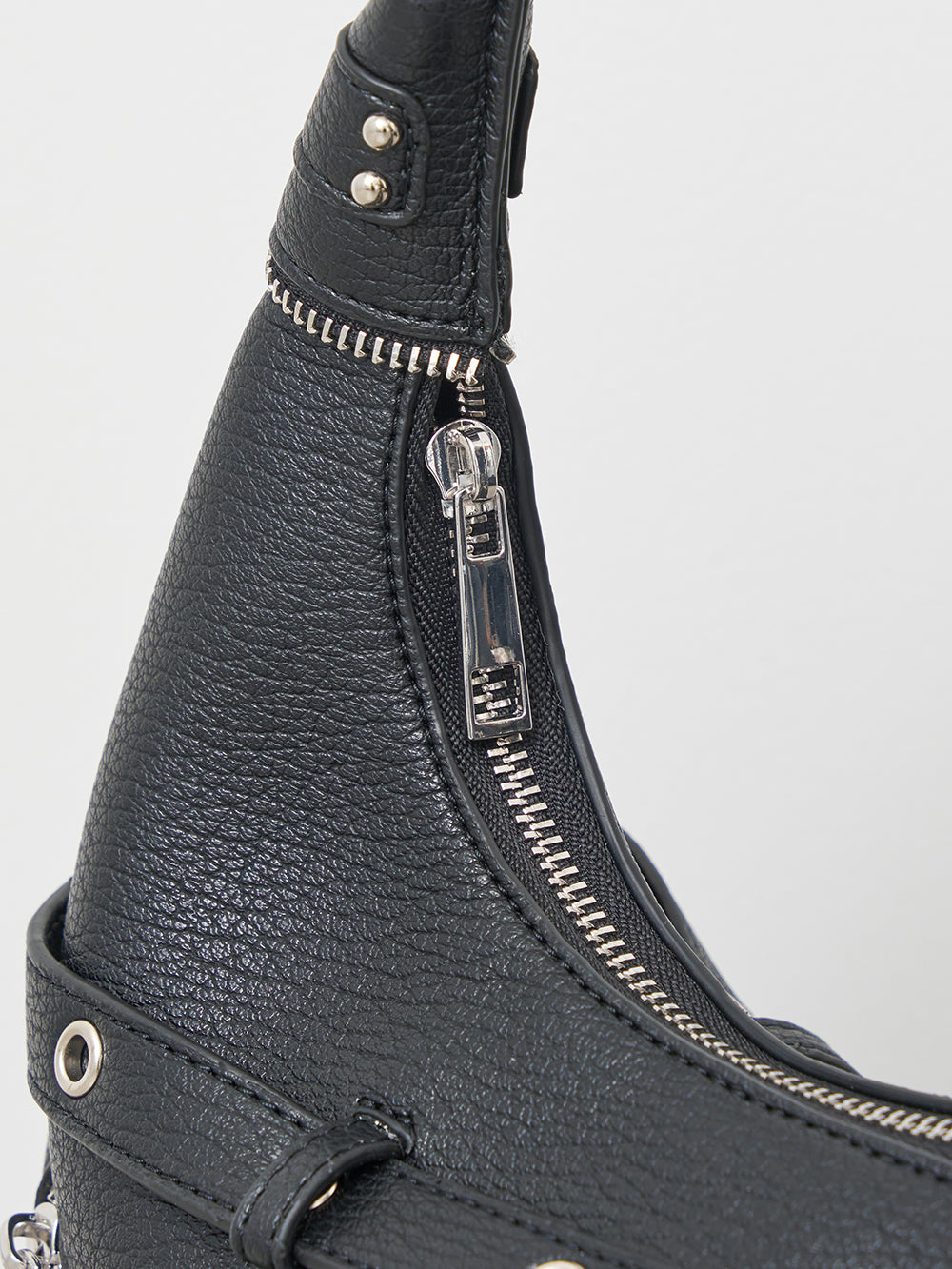 最終値下げ⭐︎ Darich スタッズレザーベルトデザインマキシバッグ BLK スタッズレザーベルトデザインマキシバッグ – Darich