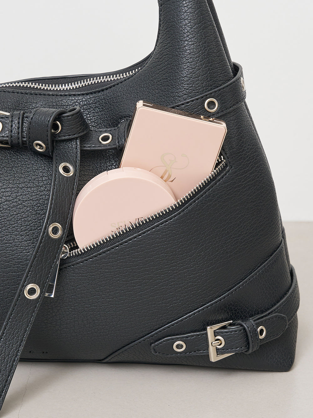 サイズ：FREE　カラー：BLK