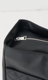 サイズ：FREE　カラー：BLK