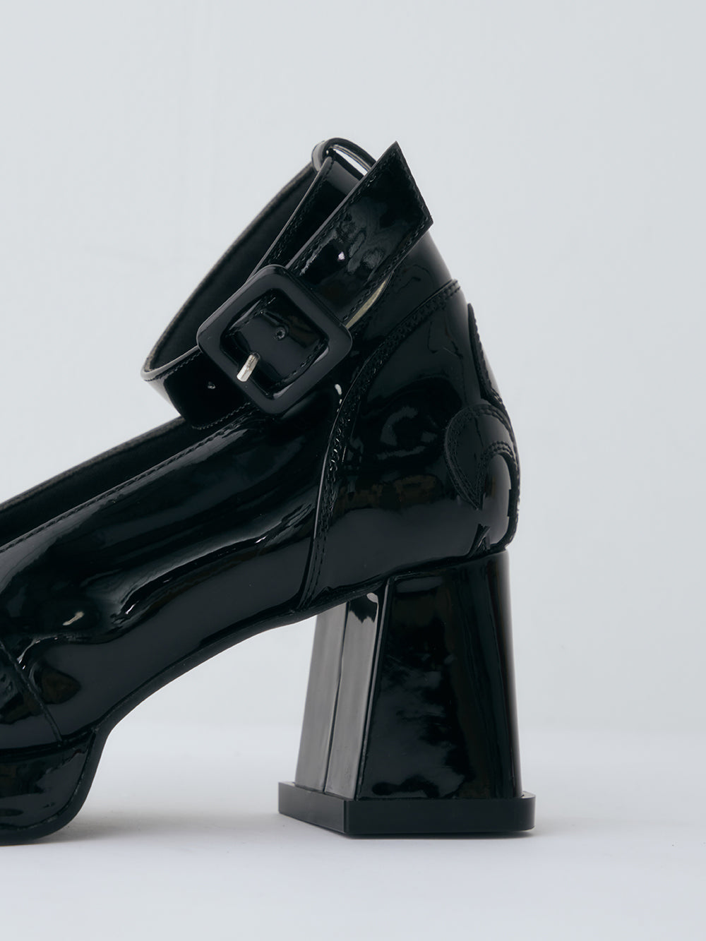 サイズ：L　カラー：BLK