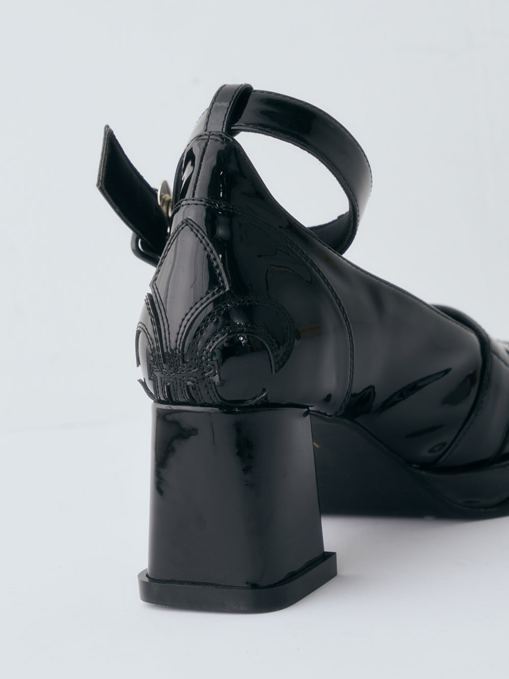 サイズ：L　カラー：BLK