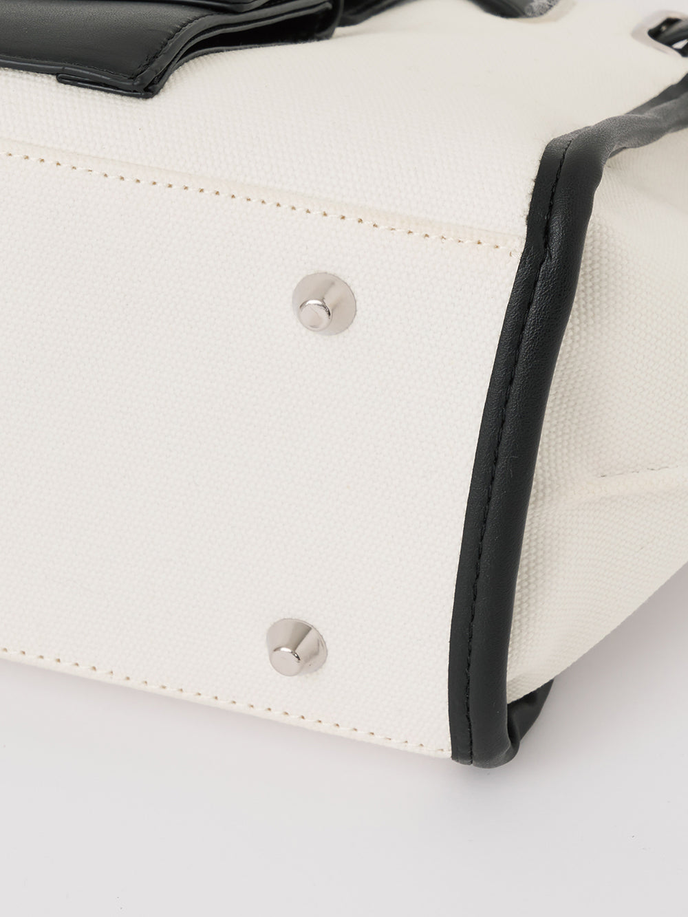 サイズ：FREE　カラー：IVO