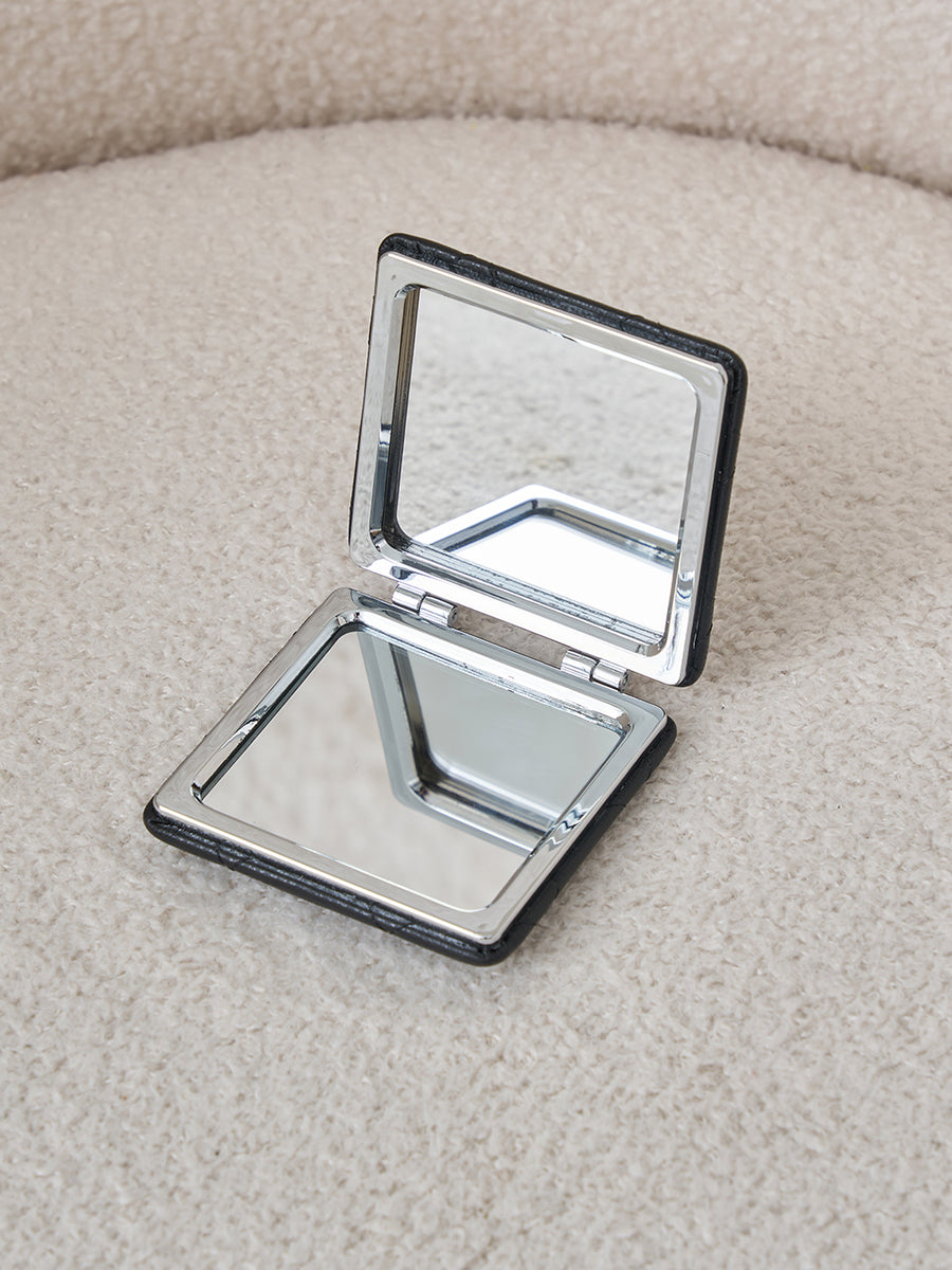 サイズ：FREE　カラー：BLK