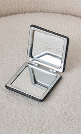 サイズ：FREE　カラー：BLK