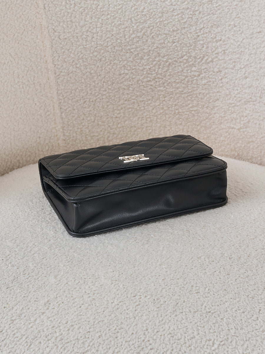 サイズ：FREE　カラー：BLK