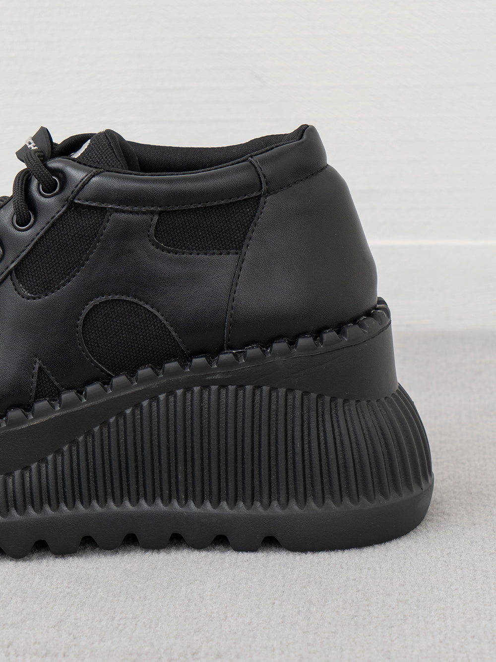 サイズ：L　カラー：BLK