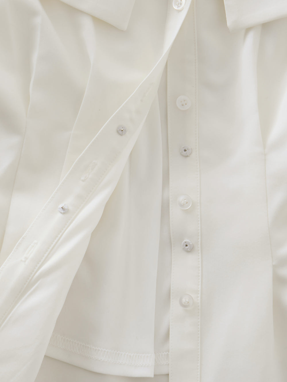 モデル：165cm（着用サイズ：FREE　着用カラー：WHT）