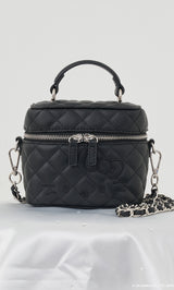 サイズ：FREE　カラー：BLK