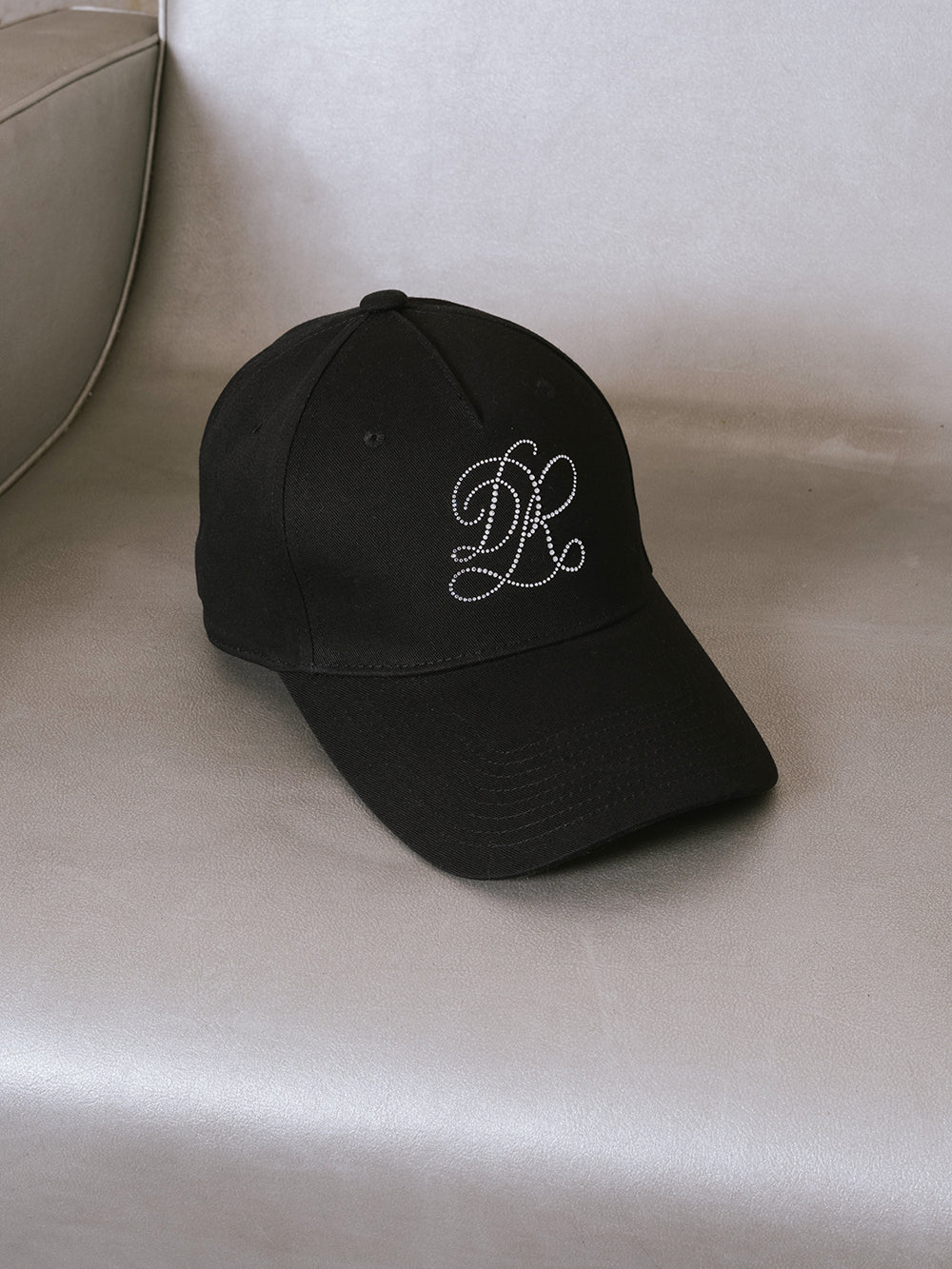 シグネチャーDRロゴビジューキャップ - blk