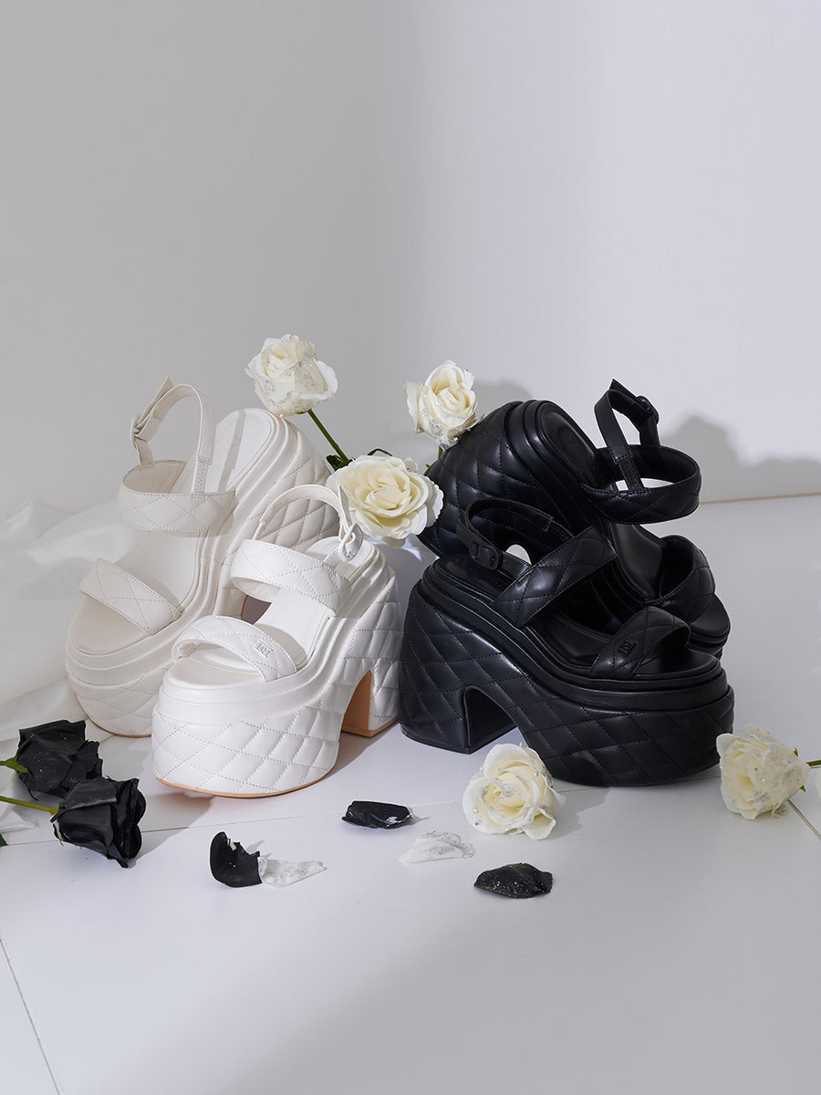 サイズ：M　カラー：WHT/BLK