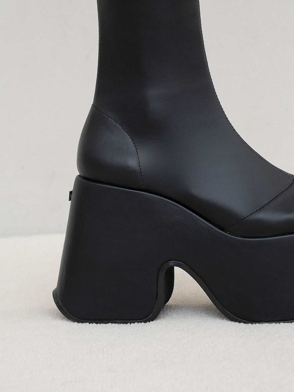 サイズ：M　カラー：BLK