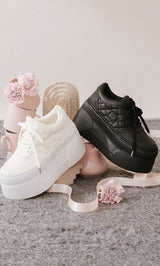 サイズ：M　カラー：WHT/BLK