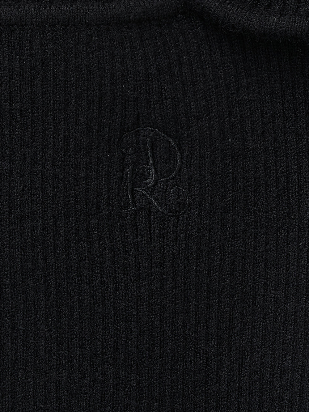 モデル：163cm（着用サイズ：FREE　着用カラー：BLK）