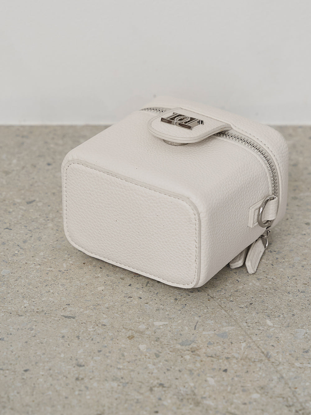 【novelty】Caviar Skin Leather Small Pouch