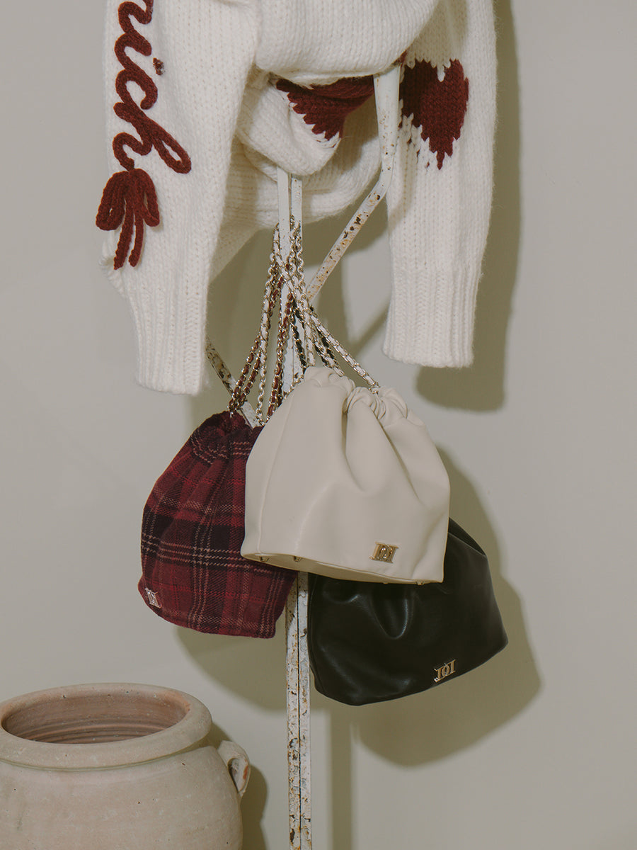 サイズ：FREE　カラー：BLK/IVO/BRD