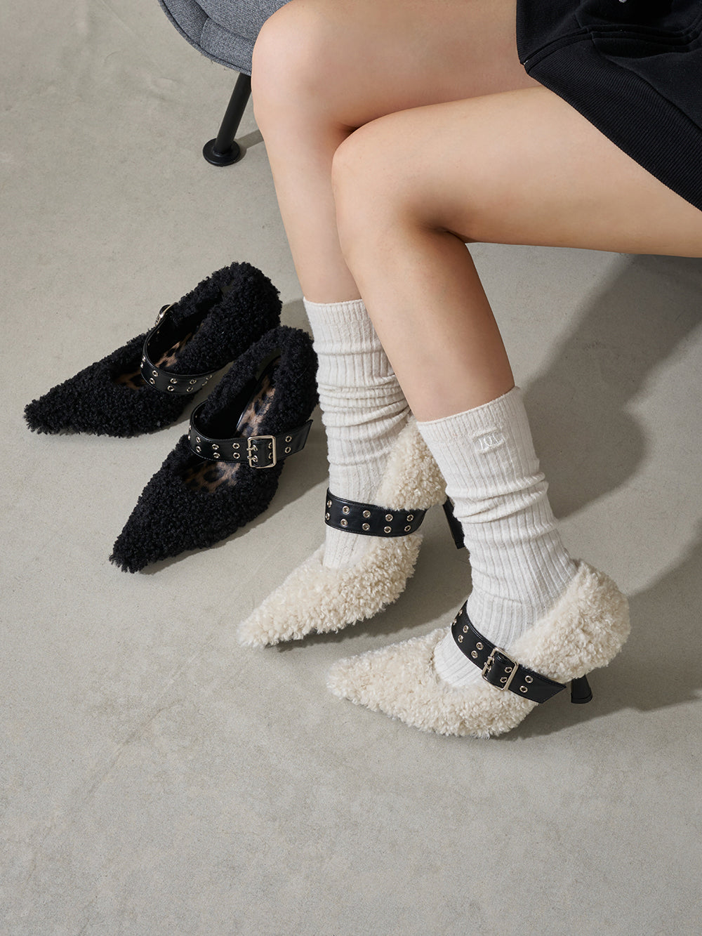 プードルファーベルトパンプス