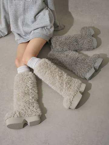 サイズ：M　カラー：IVO/GRY